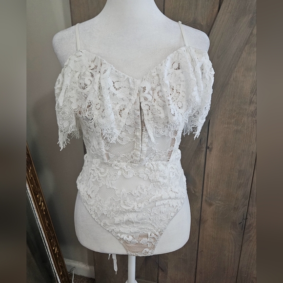 NBD×NAVEN Naven Allie Corset Lace Bodysuit in White. Size Medium - Picture 13 of 16